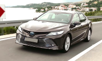 Buying the updated Toyota Camry 2022: a "fat" version for reasonable money
